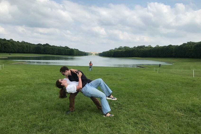 A nice pose for the photo. At the end of the Grand Canal #versailles.
A beautiful pose for the photo. At the end of the Grand Canal #versailles.