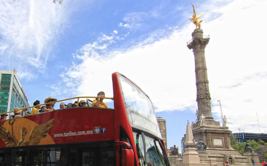 Turibus and The Angel of Independence in Mexico City