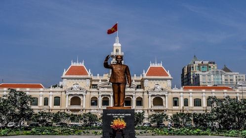 Tutustu Vietnamin suurimpaan ja vilkkaimpaan kaupunkiin Saigoniin.