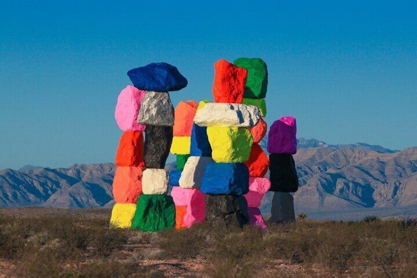 California Desert, Red Rock Sign, Seven Magic Mounts Walking Trip