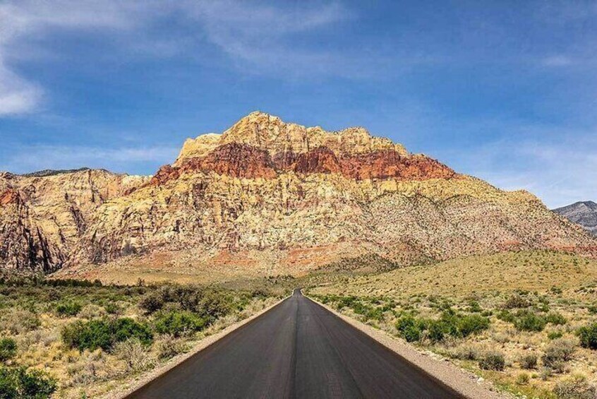 California Desert, Red Rock Sign, Seven Magic Mounts Walking Trip