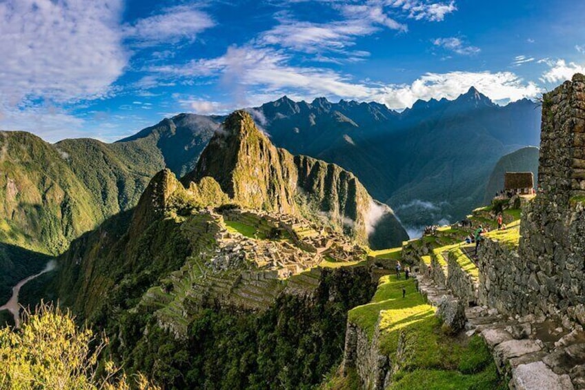 Excursion to the Sacred Valley and Machu Picchu by train 2 Days 1 Night