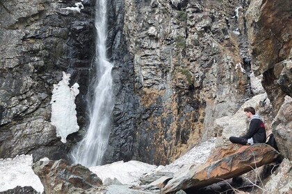 Kazbegi:Hiking to Gveleti Waterfall