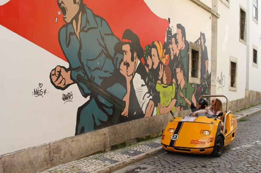 GoCar Tours - Talking Cars: Half Day City Tour (4H)