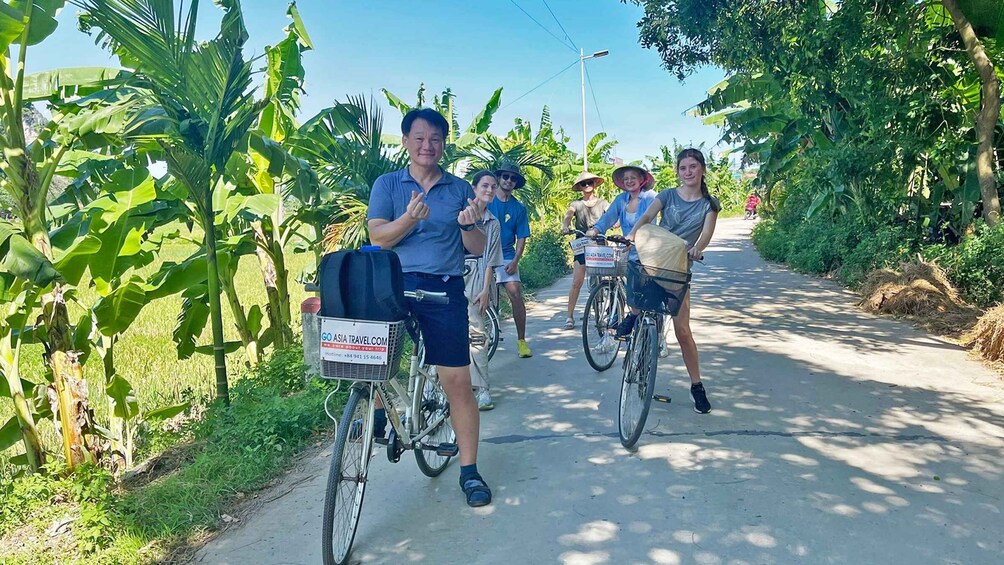 Picture 28 for Activity Day Trip: Hoa Lu, Trang An, Mua Cave with Transfer and Lunch