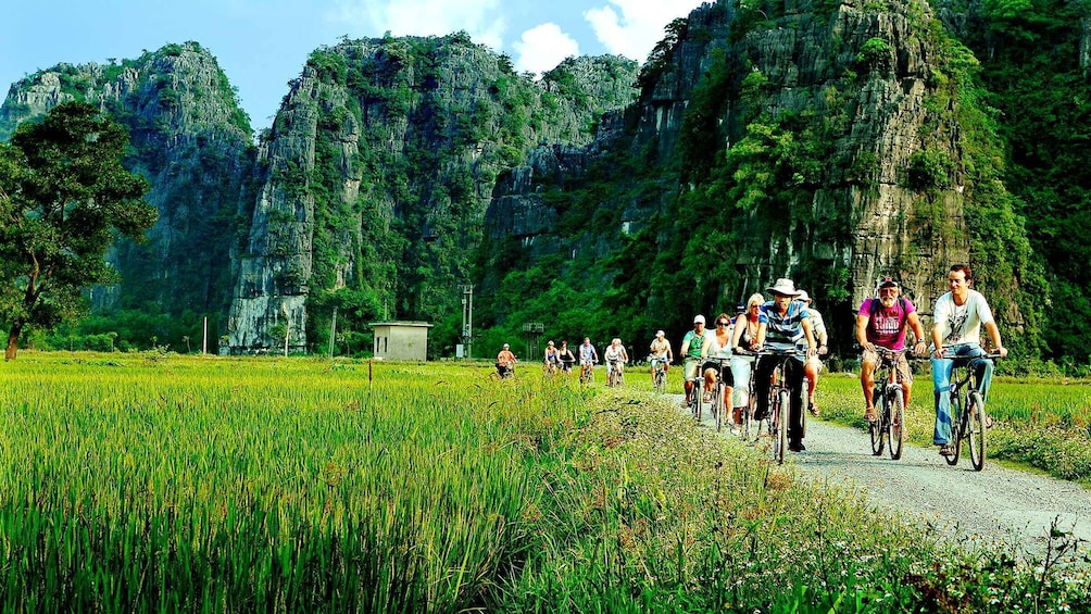Picture 30 for Activity Day Trip: Hoa Lu, Trang An, Mua Cave with Transfer and Lunch