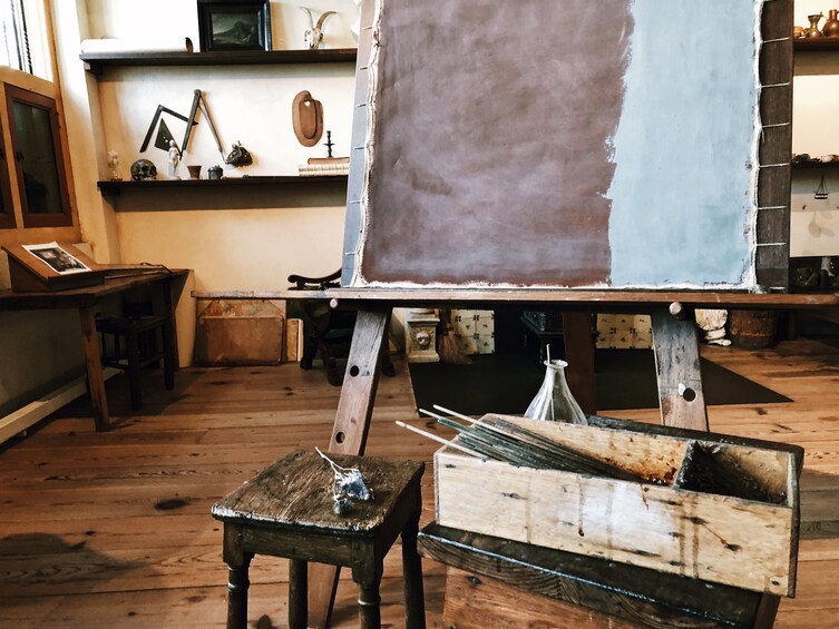 Painting easel, stool, and brushes at the Rembrandt House in Amsterdam 
