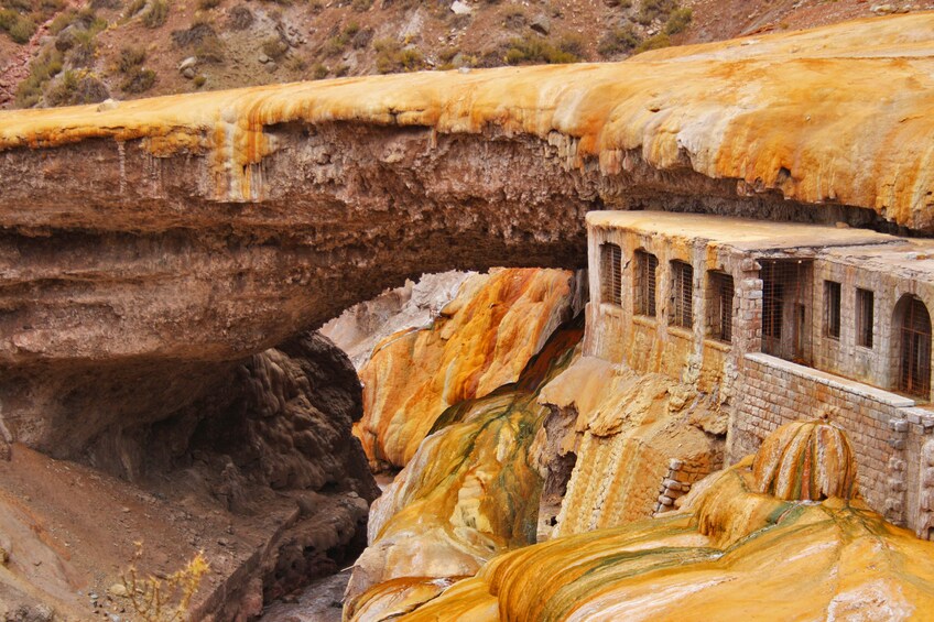 Show item 4 of 10. Puente del Inca