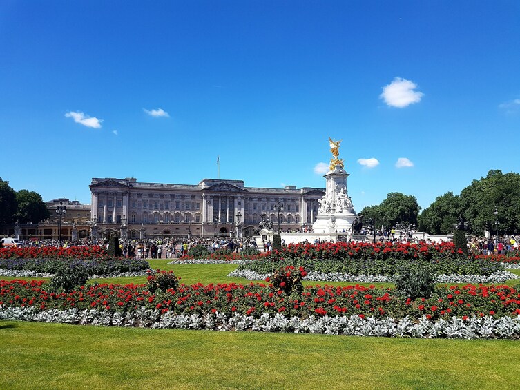 Landscape view of Buckingham Palace