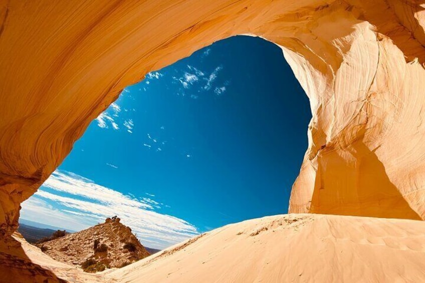 Guided-Hike Tour to The Great Chamber/Cutler Point in Small Group