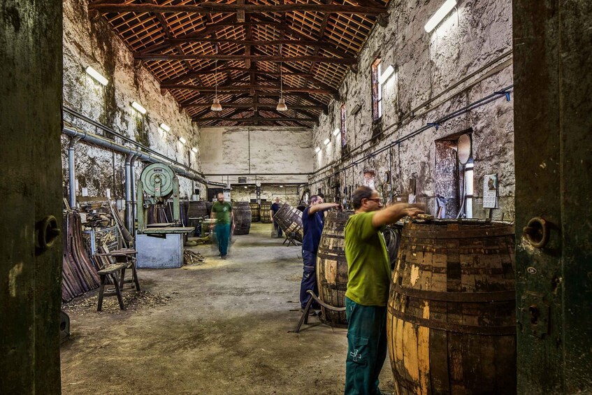 Picture 2 for Activity Porto: Cockburn’s Port Lodge Tour and Tasting