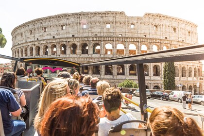 Pase combinado de entrada escoltada al Coliseo con autobús abierto