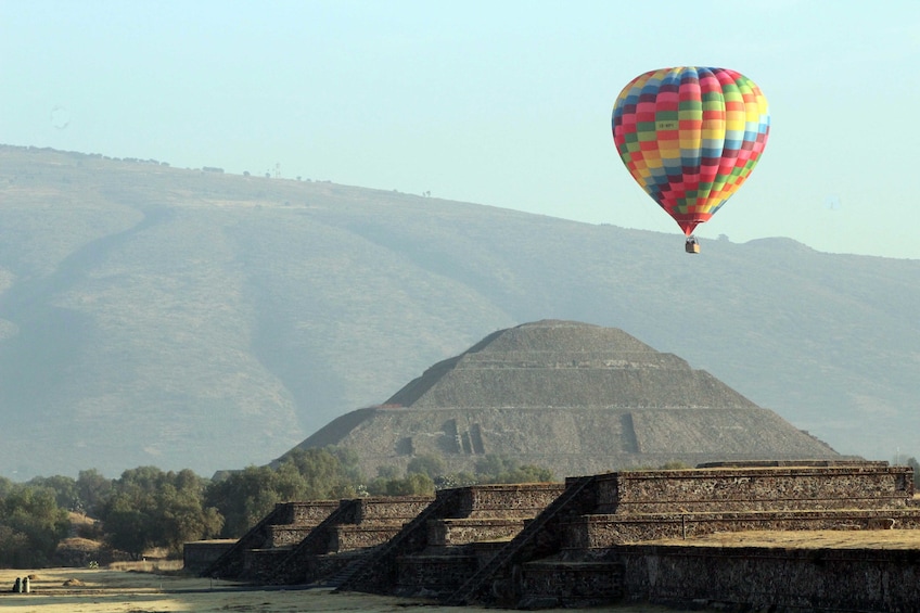 Hot air balloon in Teotihuacan's Pyramid Valley