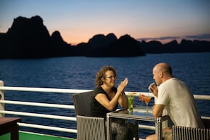 Ha Long Bay Overnight on Cruise 2 days 1 night