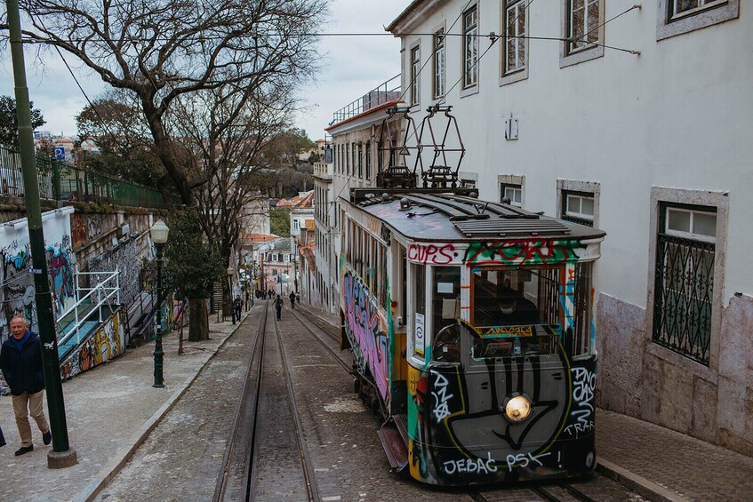 Lisbon at Sunset: Petiscos, Food & Wine Tour
