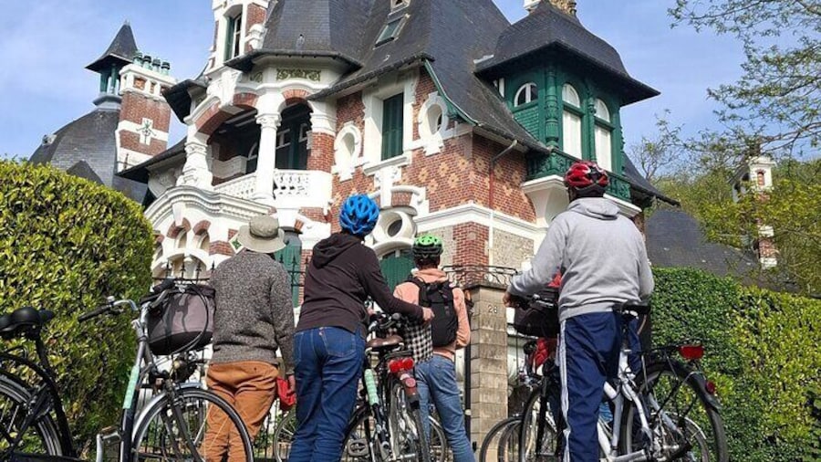 Private Guided Bike Tour of Cabourg and Dives in French