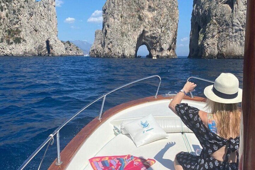 Boat Tour of the Caves on the Island of Capri