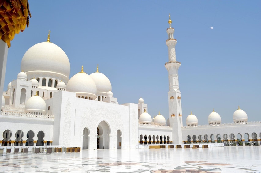 Abu Dhabi Mosque & Warner Bros. from Dubai with Gray Line