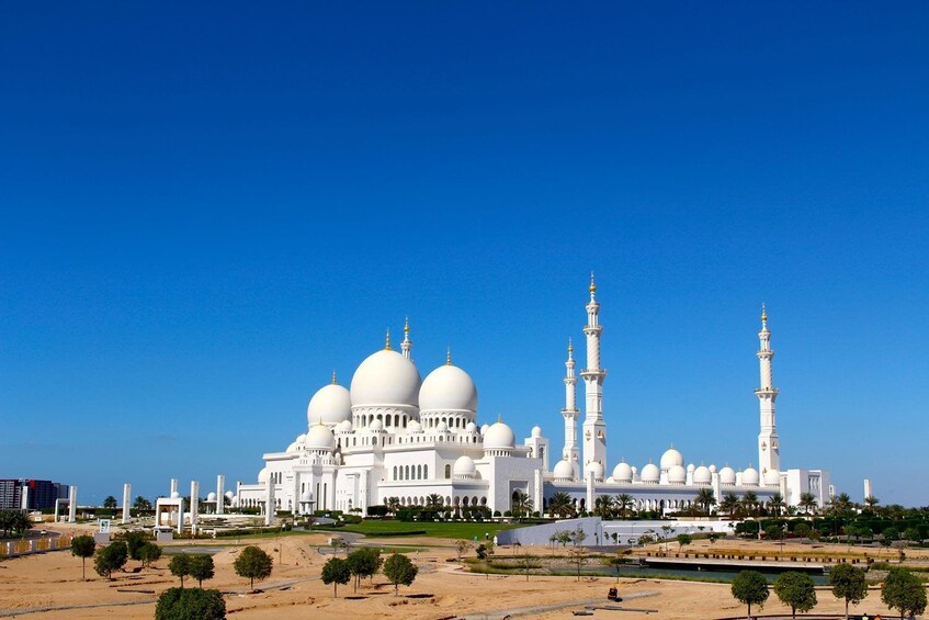 Abu Dhabi Mosque & Warner Bros. from Dubai with Gray Line