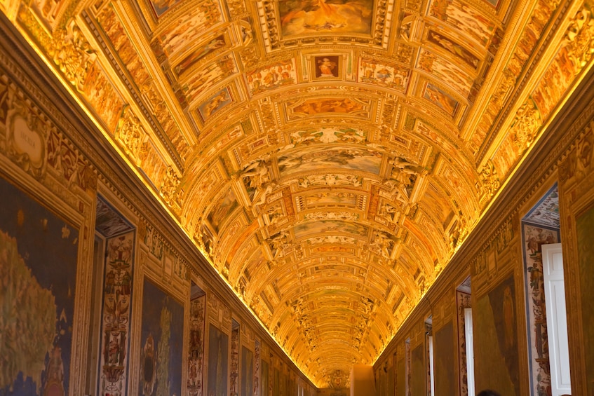 Ver elemento 4 de 10. Entire Vatican Tour & St. Peter's Dome Climb