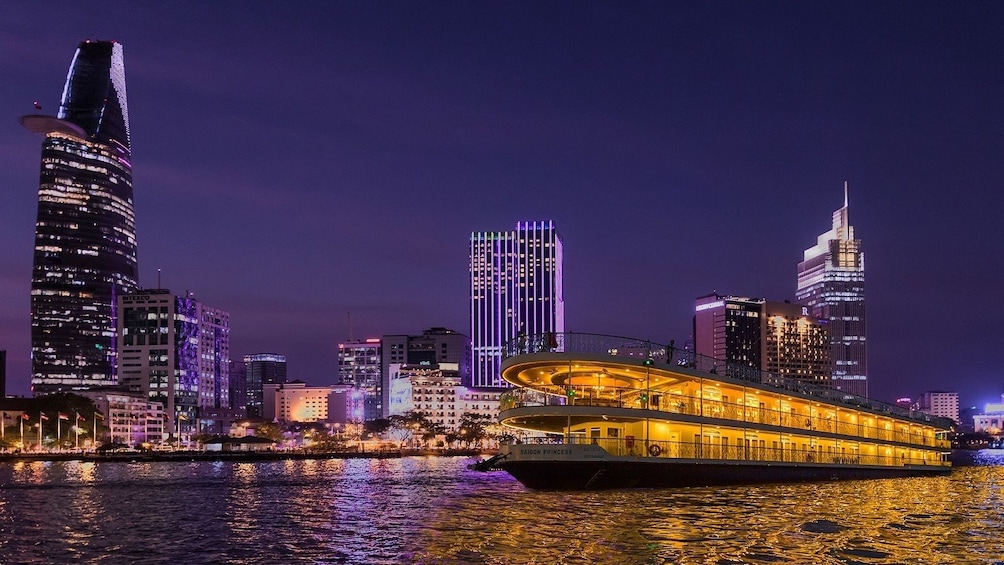 Luxury cruise in Ho Chi Minh City by night 