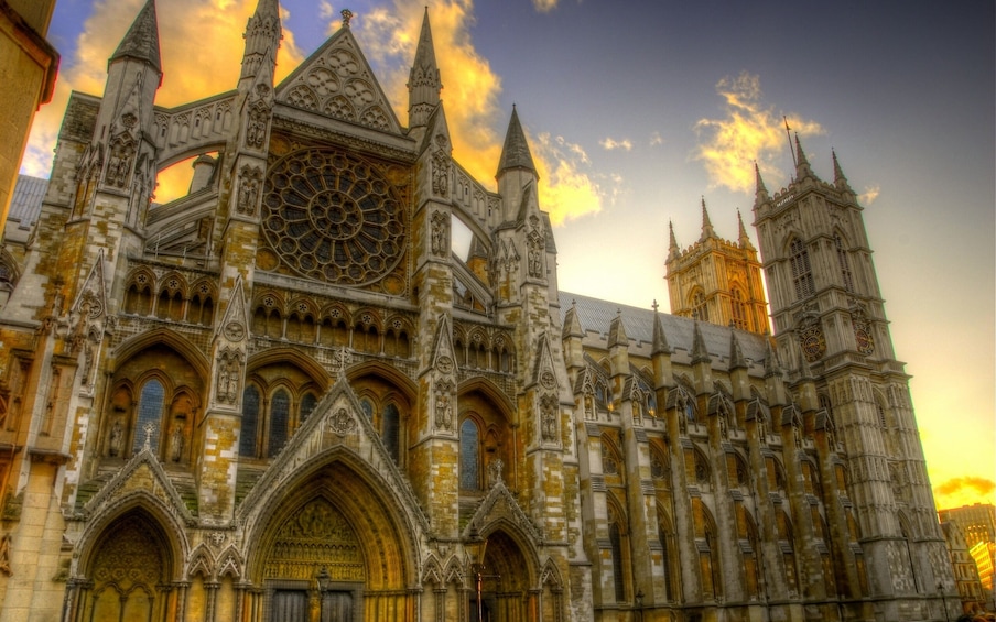 London's Palaces & Parliament. Walking tour of Westminster!