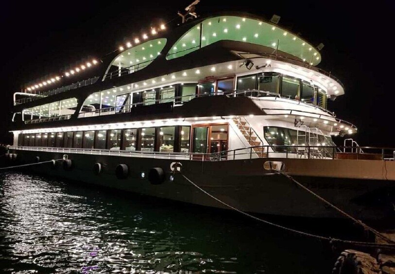 Istanbul: Pasha Istanbul Dinner Cruise