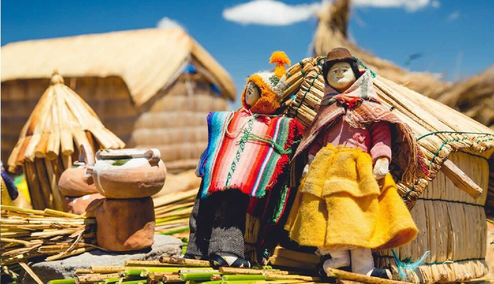 Small wooden Uros dolls with small models of thatched homes