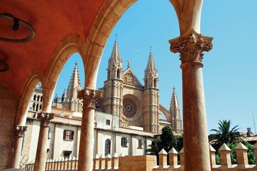 Guided Route 4 Hours in Palma with Cathedral and Visit to Valldemossa