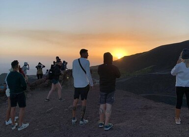 Catania: Jeep Tour bij zonsondergang op de Etna