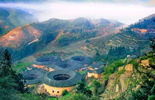 Xiamen Private Tour of Nanjing Tianluokeng Hakka Cluster