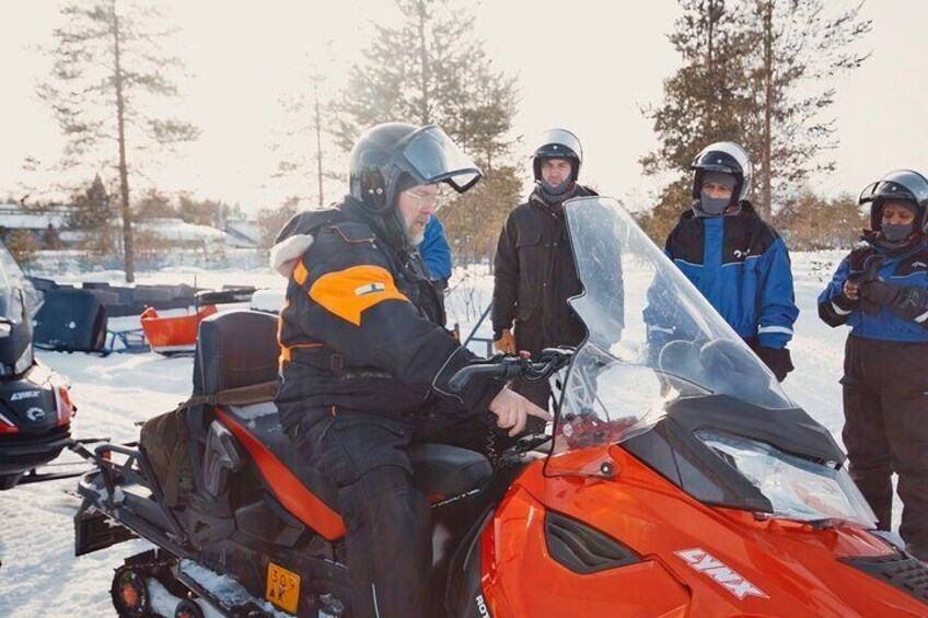 Guide giving driving instructions prior to departure