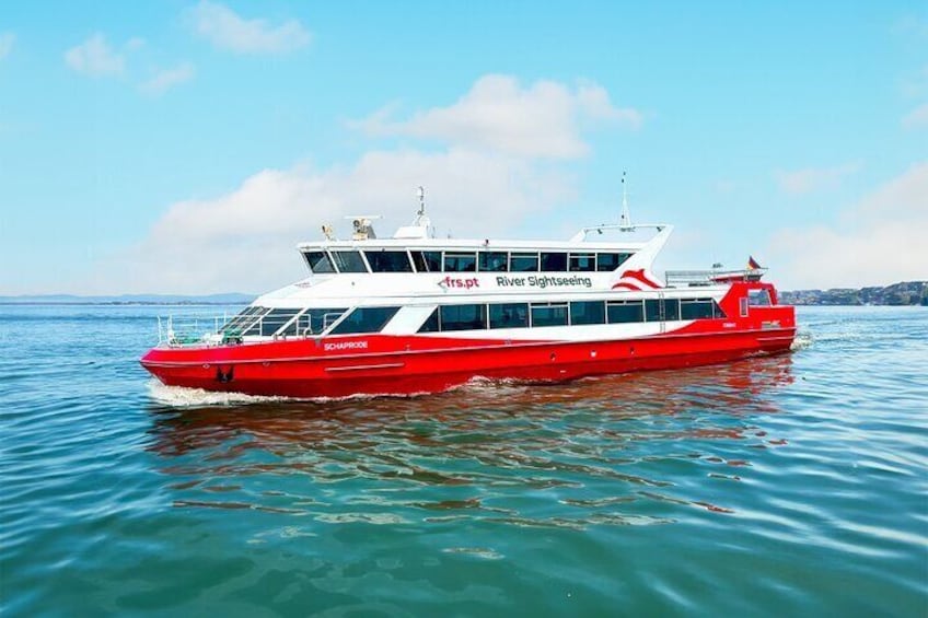 Boat ride in Tagus river