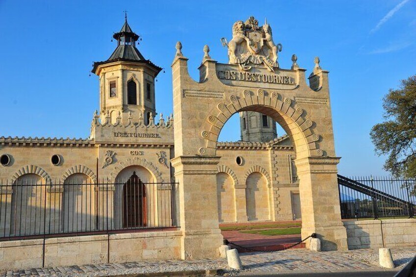 Private Tour on the Route des Grands Vins du Médoc with Visits and Tastings