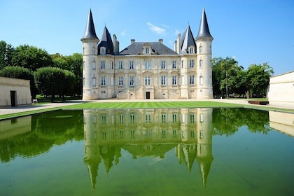 Private Tour on the Route des Grands Vins du Médoc with Visits and Tastings