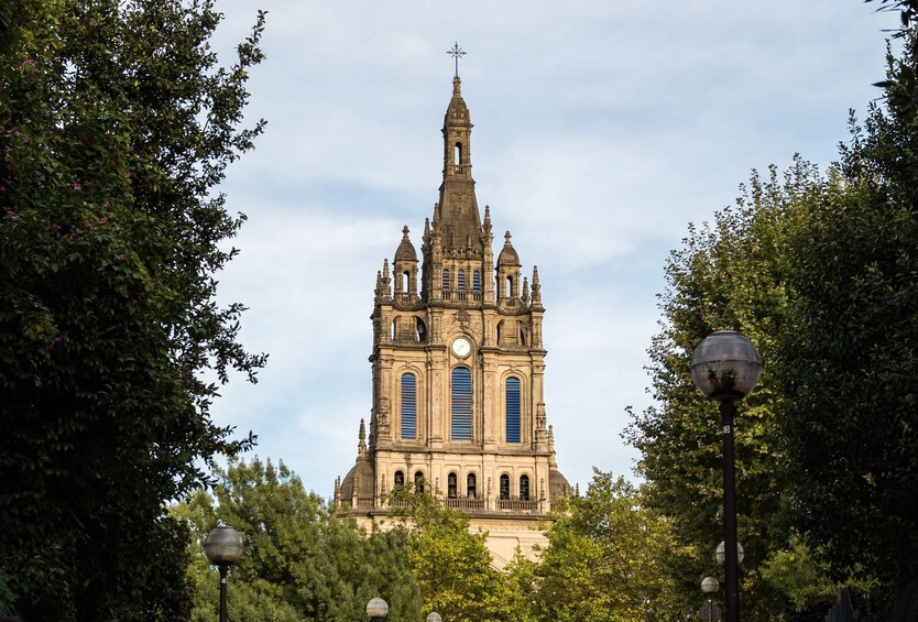 Explore the Beauty of Bilbao by Foot with Audio Tour