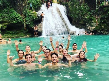 Tour combinado de Blue Hole y Dunn's River Falls con almuerzo