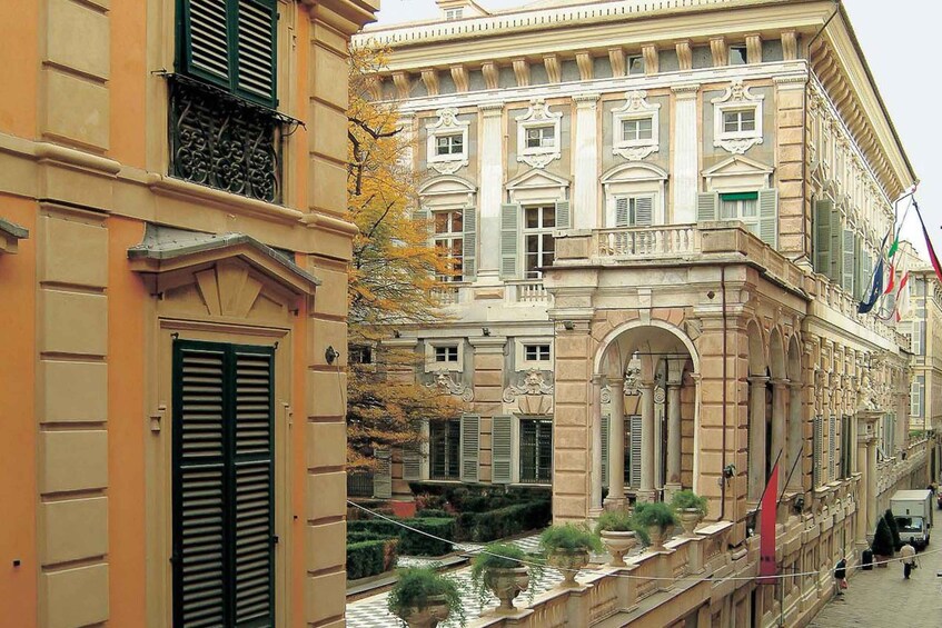 Picture 2 for Activity Genoa: 2-Hour Guided Walking Tour of the Historical Center