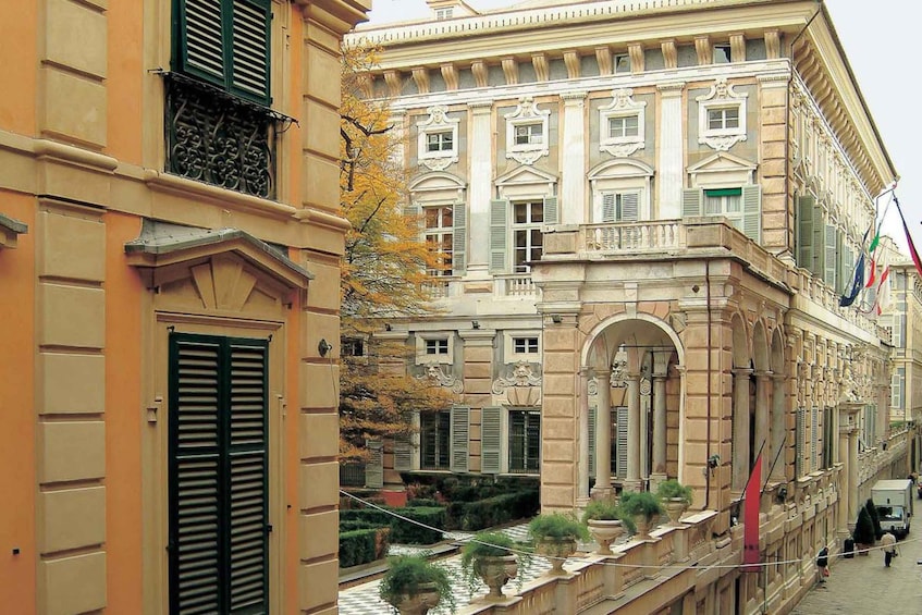 Picture 2 for Activity Genoa: 2-Hour Guided Walking Tour of the Historical Center