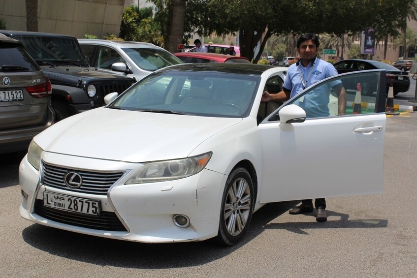 Discover Abu Dhabi with a private vehicle - Half day