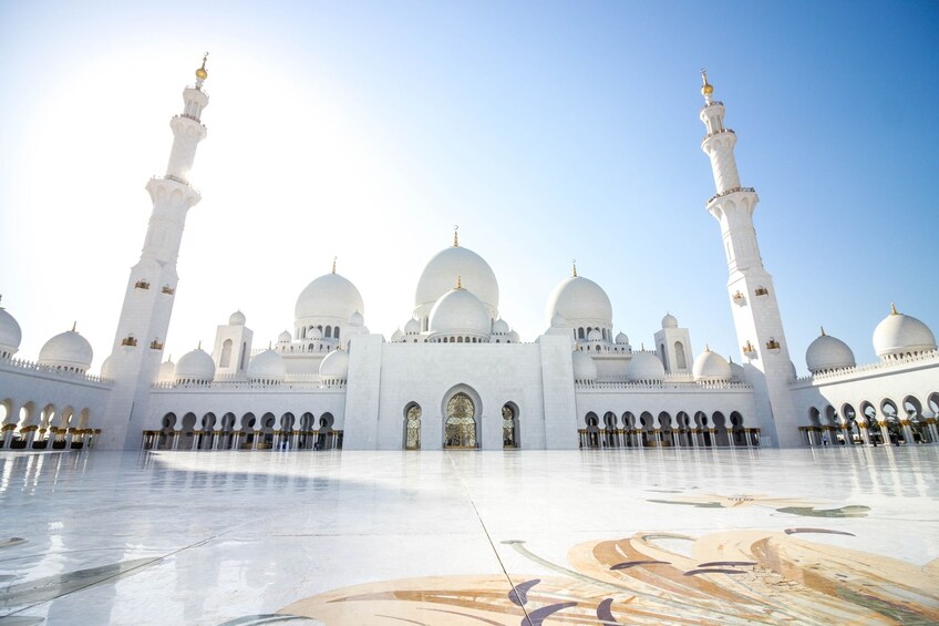 Discover Abu Dhabi with a private vehicle - Half day