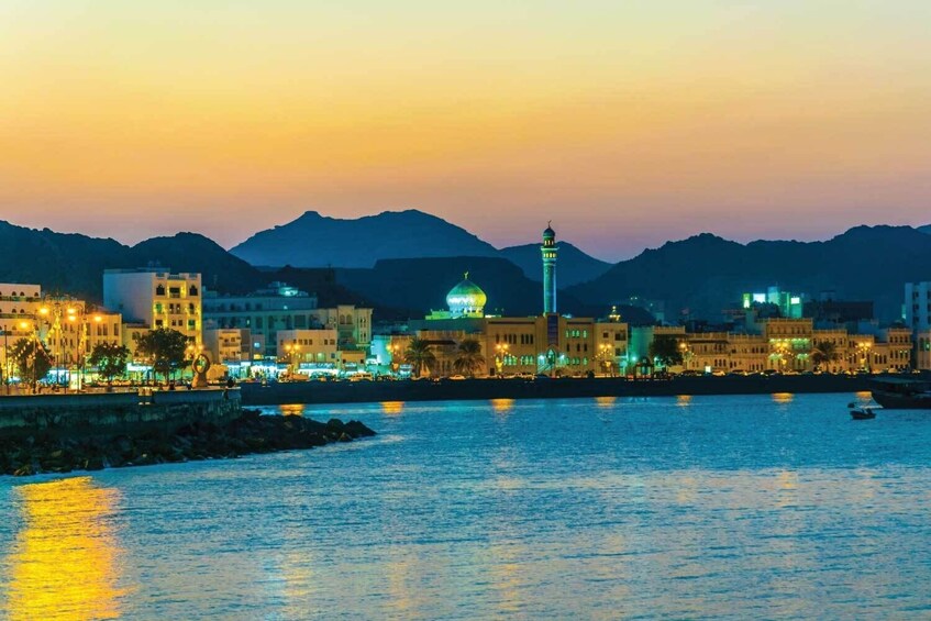 Discover Muscat with a private vehicle - Full day
