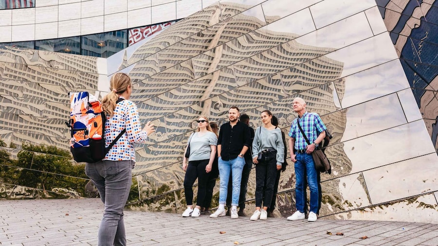 Düsseldorf: Guided City Architecture Walking Tour