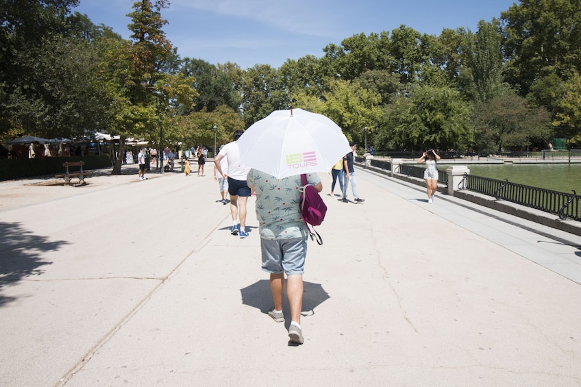 Guided walking tour in the famous Retiro Park in Madrid