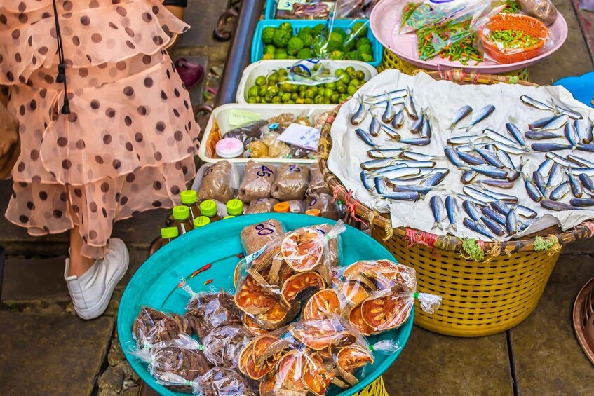 Picture 6 for Activity Bangkok: Damnoen Saduak Market and Maeklong Railway Market