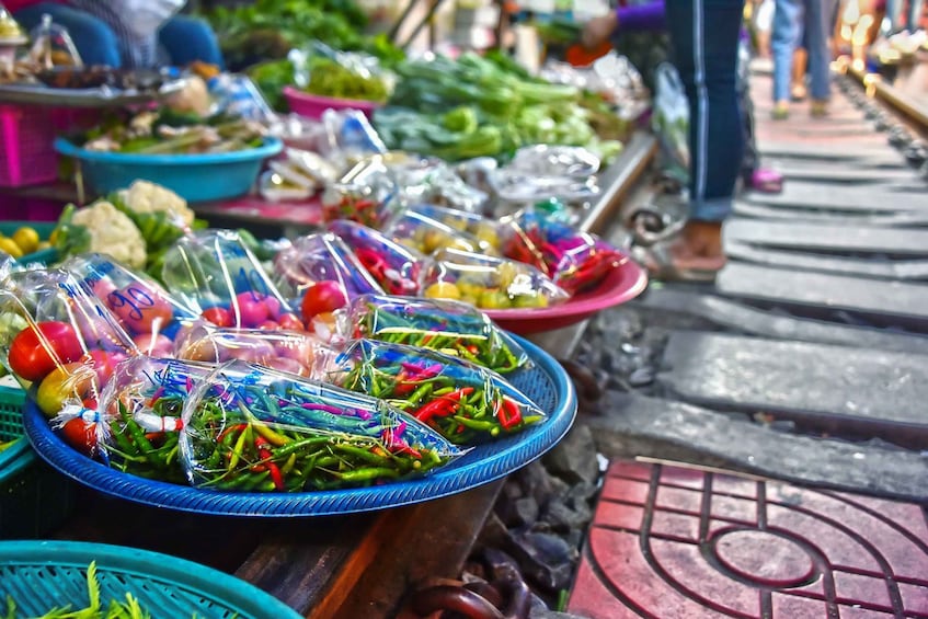 Picture 5 for Activity Bangkok: Damnoen Saduak Market and Maeklong Railway Market