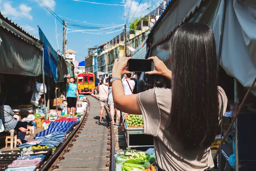 Picture 9 for Activity Bangkok: Damnoen Saduak Market and Maeklong Railway Market