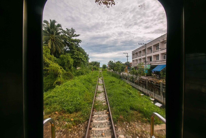 Picture 2 for Activity Bangkok: Damnoen Saduak Market and Maeklong Railway Market