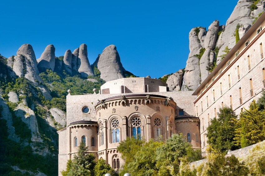 Low Cost Visit to Montserrat Monastery