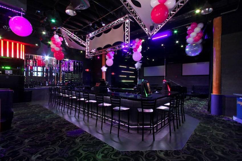 Miami Experience Hip Hop Package : Bar, Party Bus & Nightclub